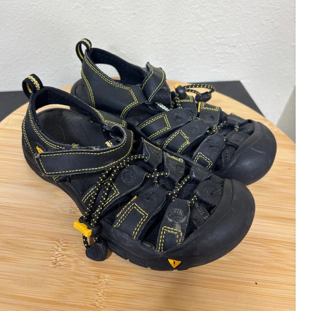 KEEN Sandals Kids 2 Newport H2 Black Yellow Waterproof Sport Hiking Shoes Play